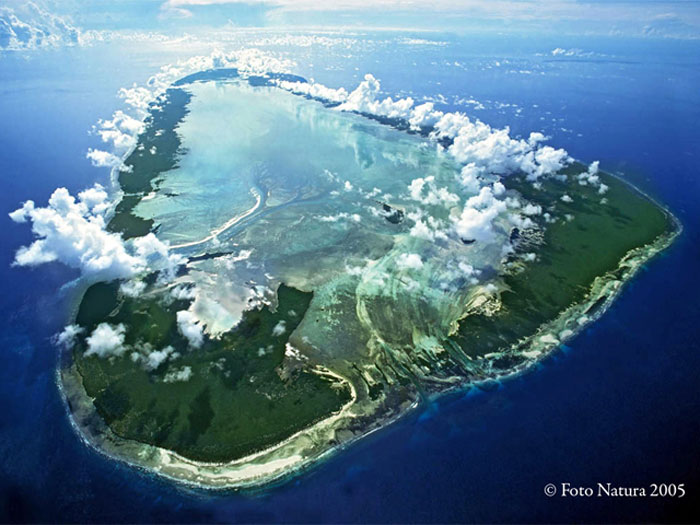 Aerial view of Aldabra ©SIF