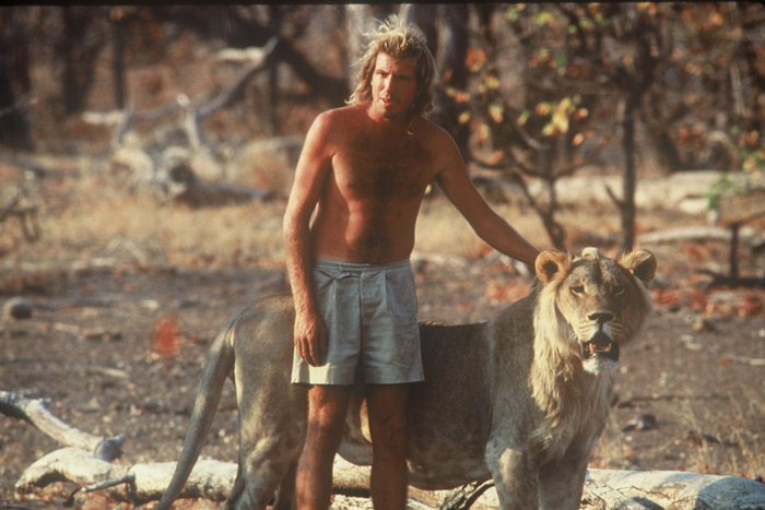 Gareth Patterson with the lion Batian who he considered his son © Louise Gubb, 1990 