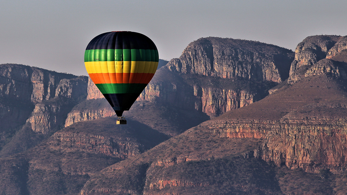 Ballooning over Blyde River Canyon ©Wynand Uys 
