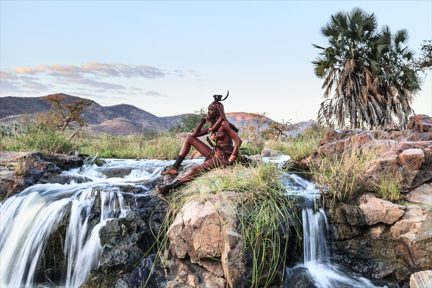 himba-woman-posing-namibia-alegra-ally