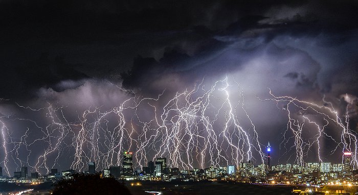 11 dramatic images of lightning over Johannesburg - Africa Geographic