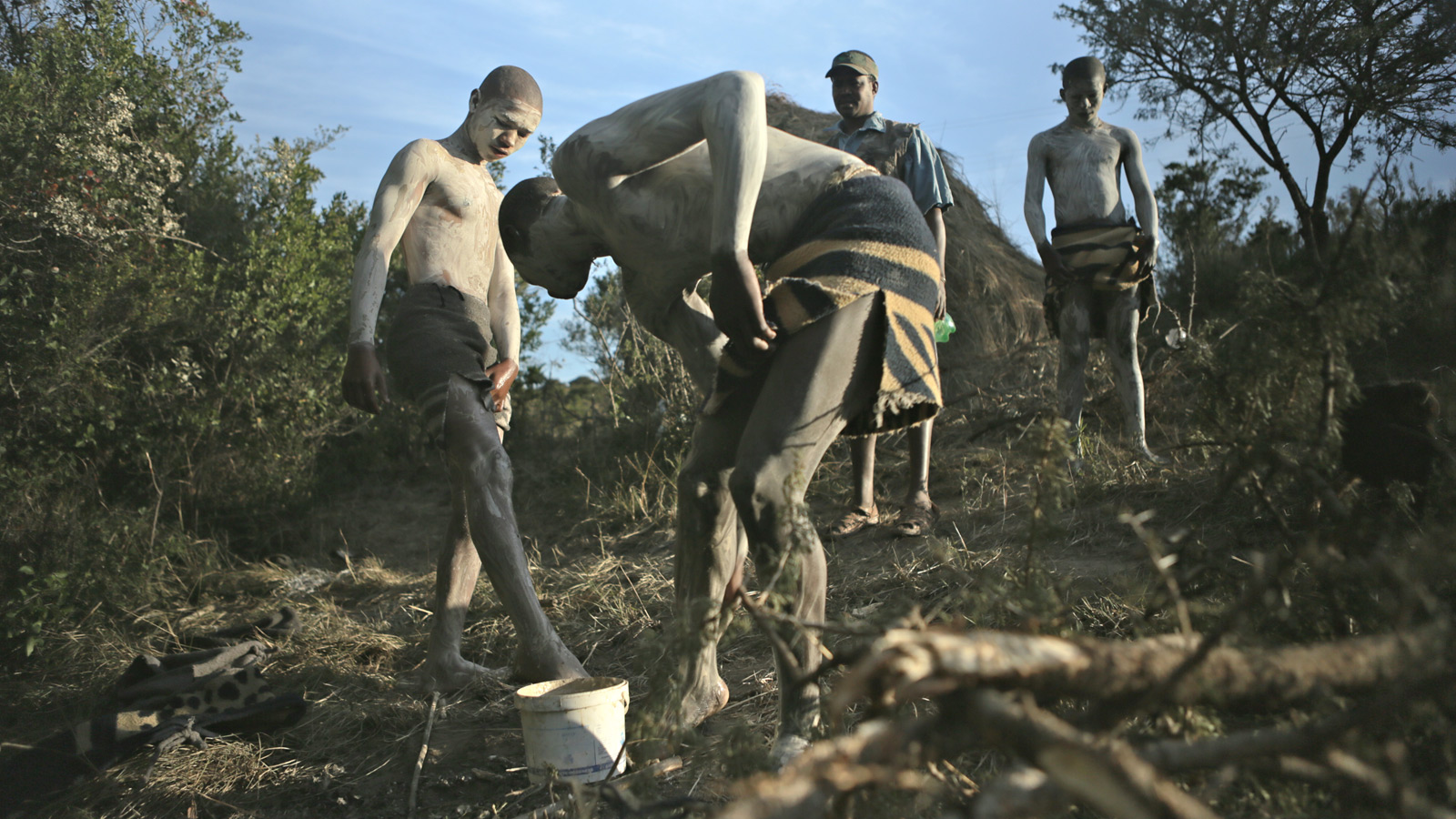 John-oversees-the-correct-application-of-river-clay