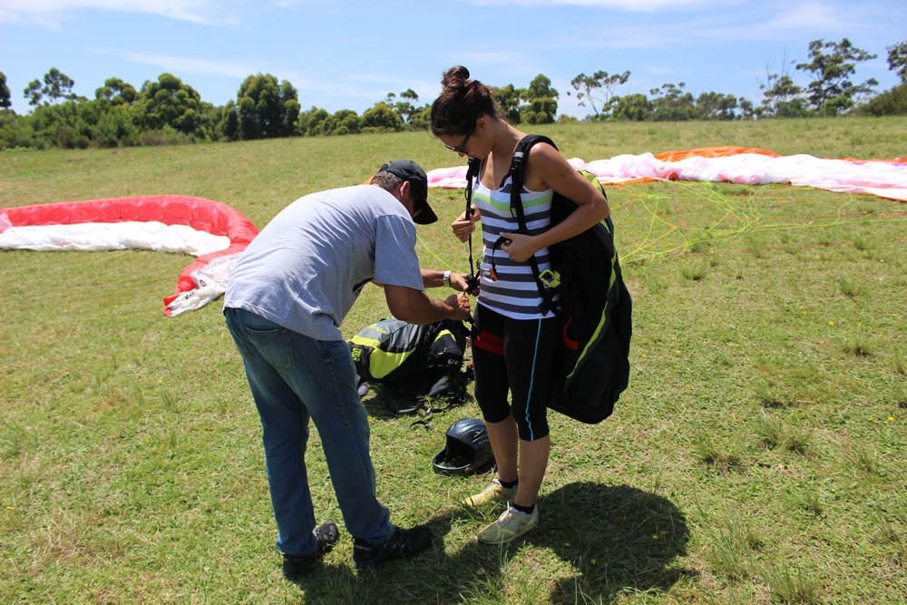 getting-ready-to-go-paragliding