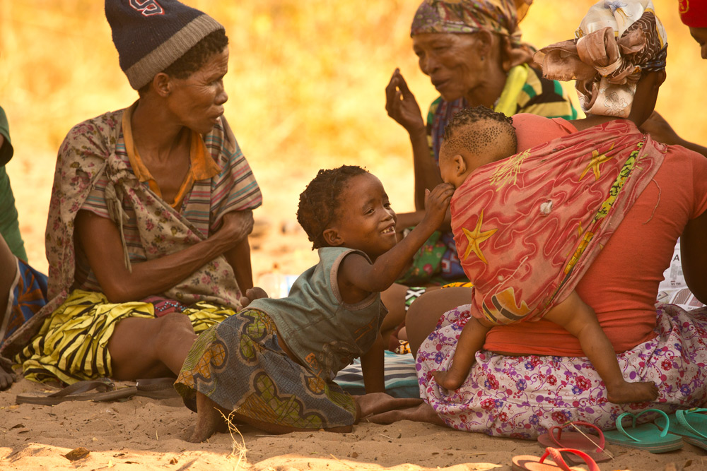 San children playing together ©Christian Boix