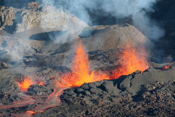 Réunion Island: Trekking to the 'Peak of the Furnace' - Africa Geographic