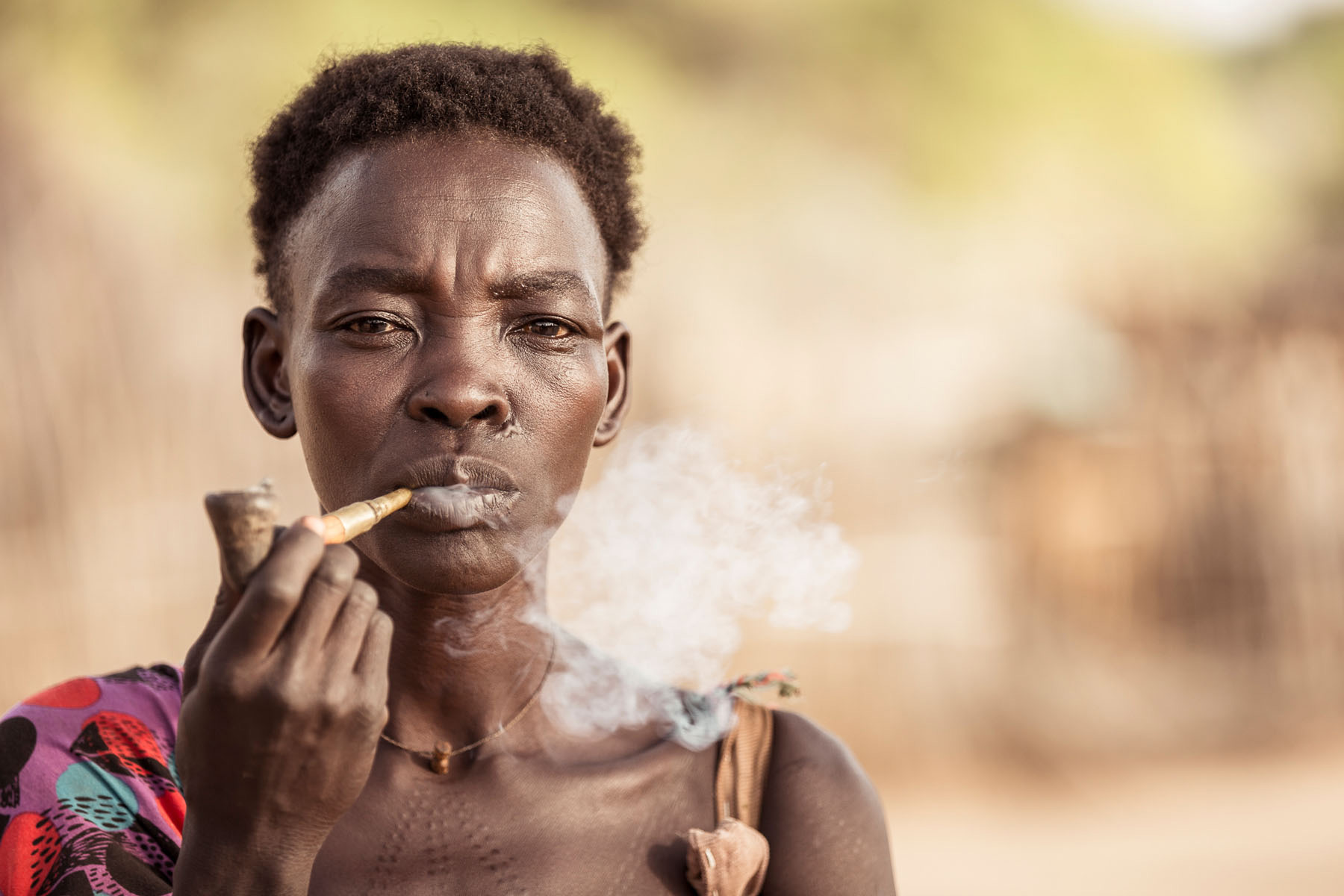 A Boya woman smoking a pipe © Joe Buergi