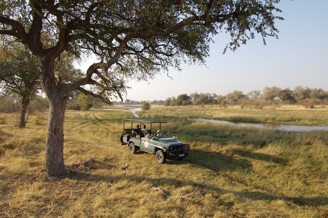 Selinda spillway game drive