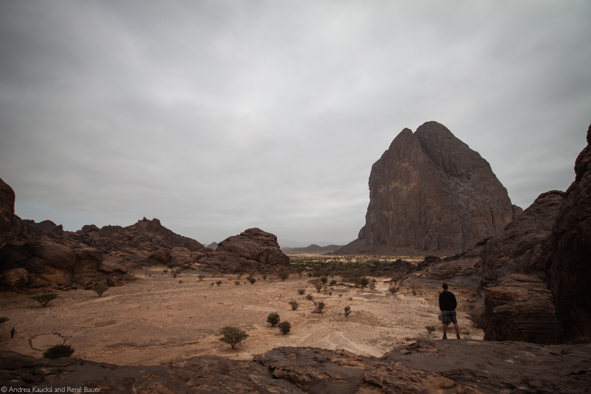 Jebel Magardi, a huge monolith, rises out of the desert and towers above Bir Nurayet in Sudan © Andrea Kaucká and René Bauer